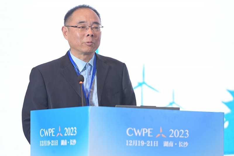 中國電器工業(yè)協(xié)會副會長、中國電器工業(yè)協(xié)會風力發(fā)電設備分會理事長劉萬平致辭